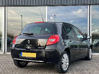 Renault Clio 1.2TCE Rip Curl Edition picture 3