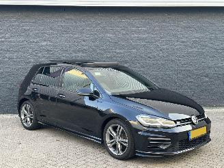 Unfallwagen Volkswagen Golf 1.5TSI 3x R-Line 2017/1