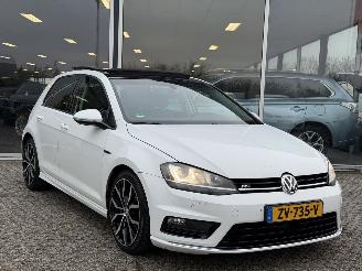 Voiture accidenté Volkswagen Golf Golf 7 2.0TDI R-Line PANO FULL 2016/2