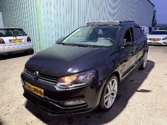 Vaurioauto  passenger cars Volkswagen Polo 1.2 TSI Highline Pano Stoelverwarming 2014/9