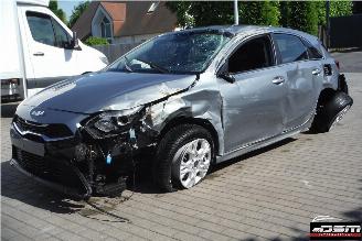 damaged passenger cars Kia Cee d /  CD 2022/11
