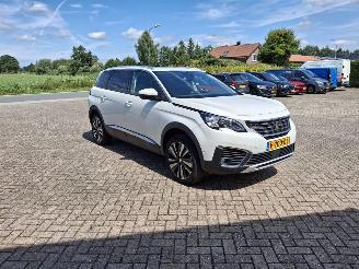 škoda osobní automobily Peugeot 5008 1.2i  131pk   navi clima pano  7 zitter 2020/2