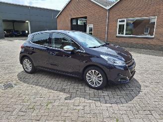 škoda osobní automobily Peugeot 208 1.6 hdi  101pk  clima navi 2018/2