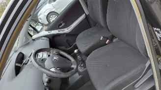 skadebil auto Toyota Yaris 1.3 vtti   5drs    clima   73kw 2011/6