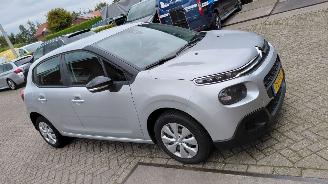 Vaurioauto  passenger cars Citroën C3 1.2 i  82pk  navi clima 2017/7