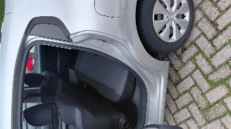 damaged passenger cars Citroën C3 1.2 i  82pk  navi clima 2017/7