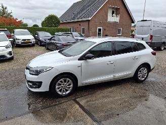 krockskadad bil auto Renault Mégane 1.2 tce  85 kw  navi 2015/2