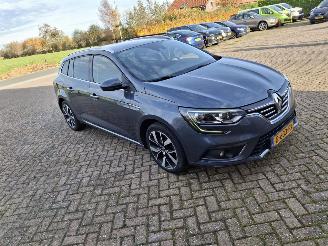 Avarii autoturisme Renault Mégane 1.3 tce bose  103kw automaat navi leer 2019/10