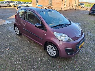 Schadeauto Peugeot 107 1.0i 3drs active 2014/1