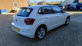 krockskadad bil auto Volkswagen Polo 1.0 tsi   70kw navi  automaat 2018/6