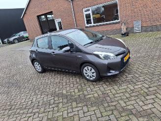 skadebil auto Toyota Yaris 1.5 hybrid   clima 2012/8
