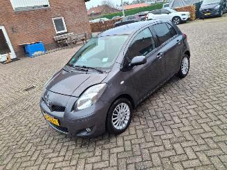 krockskadad bil auto Toyota Yaris 1.3 vvti automaat    74kw 2009/4