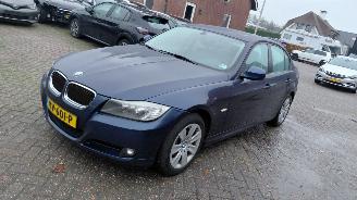 Unfallwagen BMW 3-serie 320i automaat  airco 2011/2