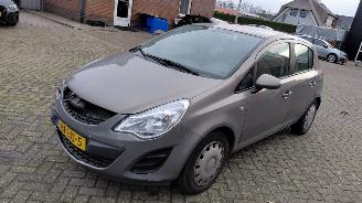 krockskadad bil auto Opel Corsa 1.2i automaat   5drs airco 2011/5