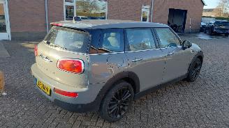 krockskadad bil auto Mini Clubman 1.5i 102 pk  clima navi 2019/2