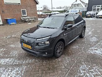 Vaurioauto  passenger cars Citroën C4 cactus 1.2i  shine navi   clima 2017/2
