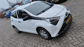 Avarii autoturisme Toyota Aygo 1.0i vtti x fun airco 2021/8