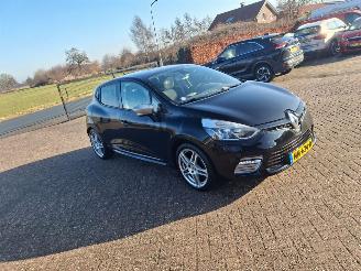 damaged passenger cars Renault Clio 1.2i gt line  automaat  88kw  pano navi 2014/12