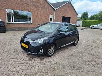 krockskadad bil auto Toyota Yaris 1.5 HYBRID    navi 2018/4