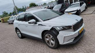 Coche accidentado Skoda Enyaq 204pk   clima navi    80kw accu 2022/2