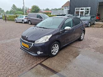 Avarii autoturisme Peugeot 208 1.2 vti  82pk   airco navi 2015/1