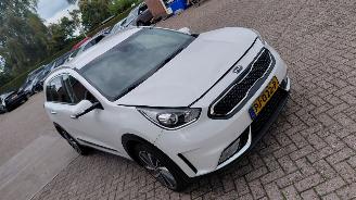damaged passenger cars Kia Niro 1.6 gdi hybrid navi   105pk 2017/7