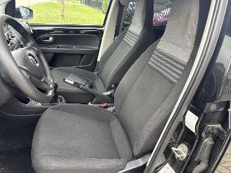 Volkswagen Up! 1.0 UP! 5 DEURS LICHTE RIJDBARE SCHADE! 2017 PRIJS 3999 EURO VAST picture 11