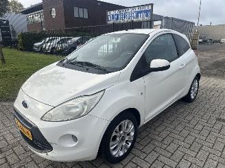 Vaurioauto  passenger cars Ford Ka 1.2 TITANIUM AIRCO BUMPERSCHADE BOUWJAAR 2009 1895 EURO 2009/7
