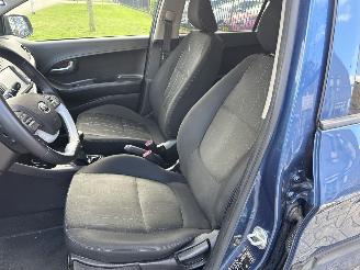 Kia Picanto 1.0 PLUSLINE NAVIGATOR LICHTE ZIJSCHADE! 2016  3999 EURO VAST picture 9