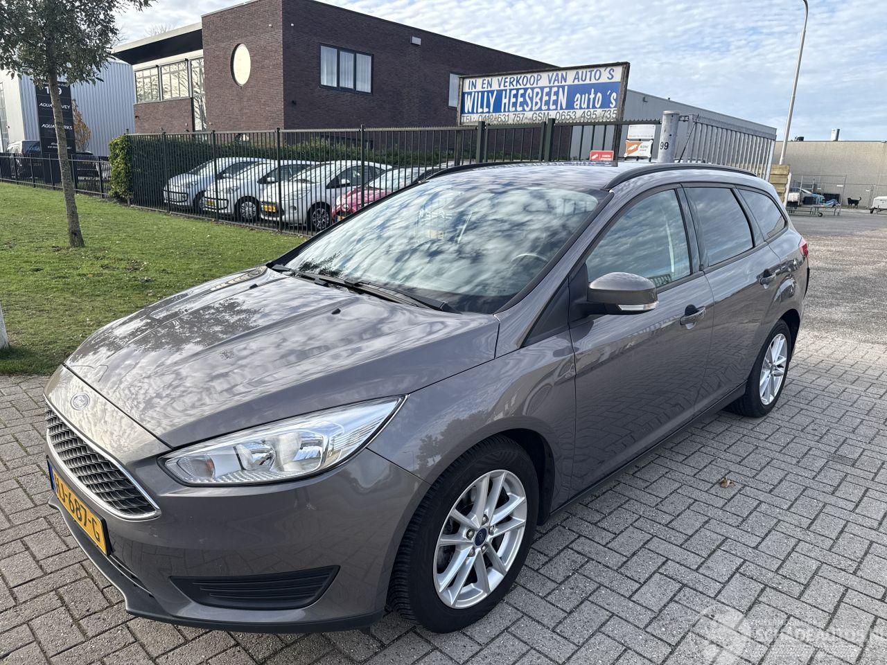 Ford Focus 1.0 TREND EDITION LICHTE SCHADE! BOUWJAAR 2015  3900 EURO