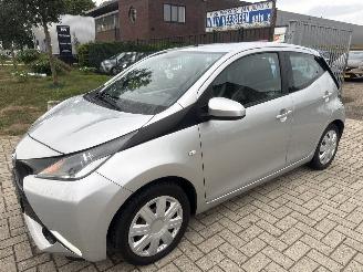 krockskadad bil auto Toyota Aygo 1.0 VVTi X_PLAY 96517 NAP BOUWJAAR 2015 RIJDBAAR 4999 EURO 2015/2