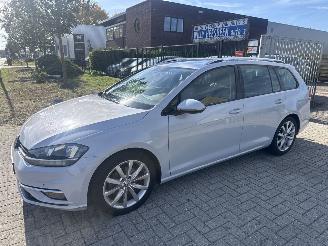 damaged passenger cars Volkswagen Golf 1.0 TSi BUSINESS AUTOMAAT RADIO GESTOLEN! BOUWJAAR 2018 5650 2018/1