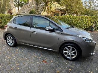Unfallwagen Peugeot 208 1.2 Style 5DRS NAVI AIRCO 2015/1