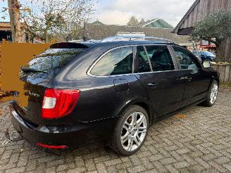 skadebil auto Skoda Superb 1.6 TDI NAVI CRUISE STOELVERWARMING PDC TREKHAAK 2013/4