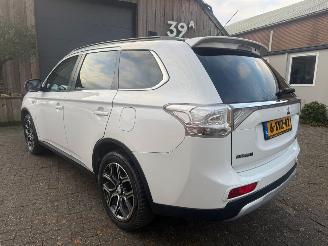 Auto incidentate Mitsubishi Outlander 2.0 PHEV EXECUTIVE X LINE PLUGIN 2014/11