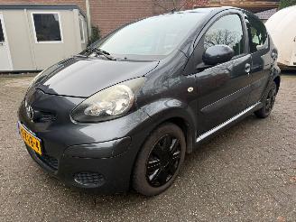 krockskadad bil auto Toyota Aygo 1.0 5DRS AIRCO NL AUTO 2010/2