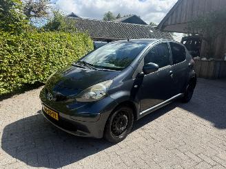 uszkodzony samochody osobowe Toyota Aygo 1.4D 5DRS AIRCO 2006/5