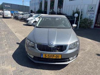 Salvage car Skoda Octavia Octavia (5EAA), Liftback, 2012 / 2020 1.6 TDI GreenTec 16V 2013/9