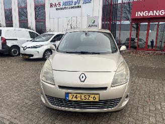 krockskadad bil auto Renault Mégane Scénic 2.0 16V automaat 2010/6
