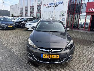 skadebil auto Opel Astra NOTCHBACK 1.4 Turbo Cosmo 1e eigenaar 2013/10