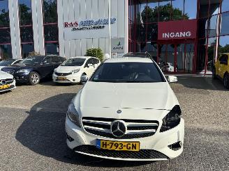 Schadeauto Mercedes A-klasse A180 1.6 90 KW super nette auto 2013/3