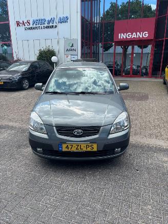 Vaurioauto  passenger cars Kia Rio  2008/3