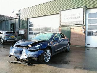 Vrakbiler auto Tesla Model 3 Model 3, Sedan, 2017 Long Range AWD 75 kWh 2019/12