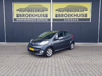 damaged passenger cars Peugeot 107 1.0-12V XS Automatic 2008/9