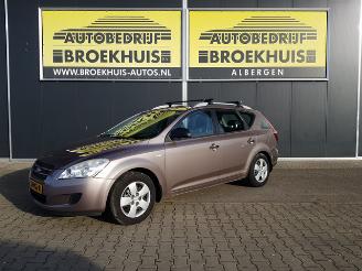 Damaged car Kia Cee d Sporty Wagon 1.4 CVVT X-ecutive 2010/12