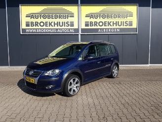 skadebil auto Volkswagen Touran 1.4 TSI Cross Motorschade 2009/11