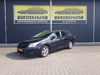 skadebil auto Toyota Avensis 1.8 VVTi Dynamic 2010/1