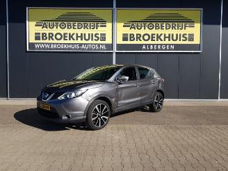 damaged passenger cars Nissan Qashqai 1.2 Connect Edition 2014/8