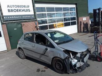 Vrakbiler auto Toyota Yaris Yaris III (P13), Hatchback, 2010 / 2020 1.5 16V Hybrid 2016/3