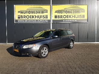 damaged passenger cars Volvo V-70 2.4D Momentum 2008/9